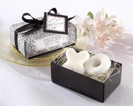 Hug Kisses White Soap in Black n White Fleur Box - bomboniere
